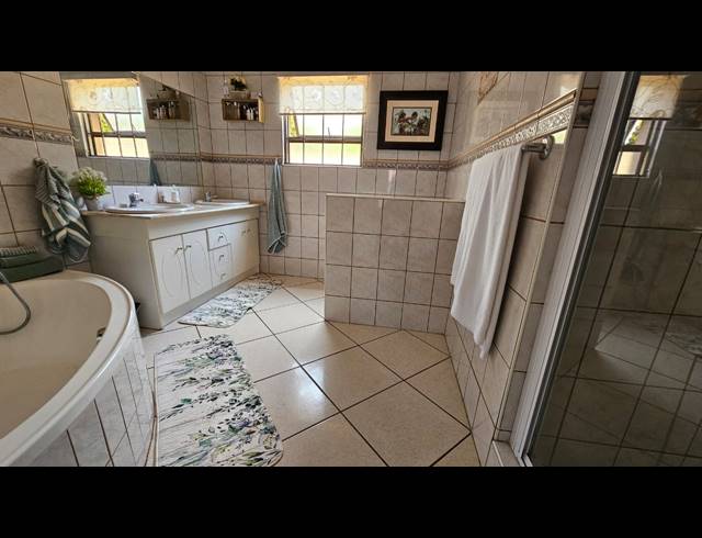 5 BEDROOM FREESTANDING FOR SALE IN BOSCHDAL